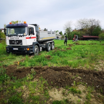 Równanie terenu i wyznaczenie zarysu budynków.