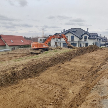 Prace ziemne na os. Jesionowym 2 rozpoczęte.